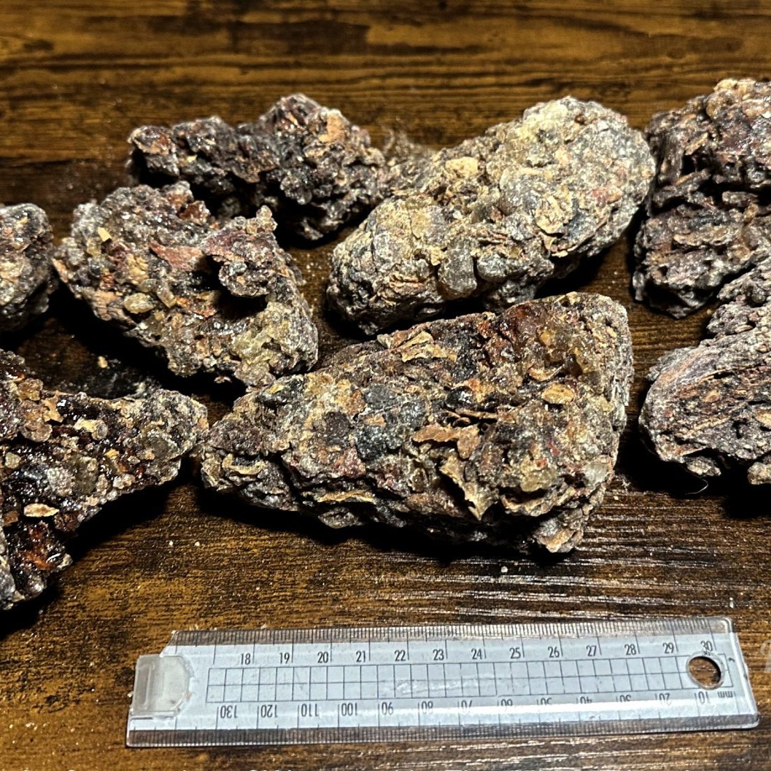 Sticky Black Hojari Frankincense Resin - Boswellia Sacra - 100% Natural